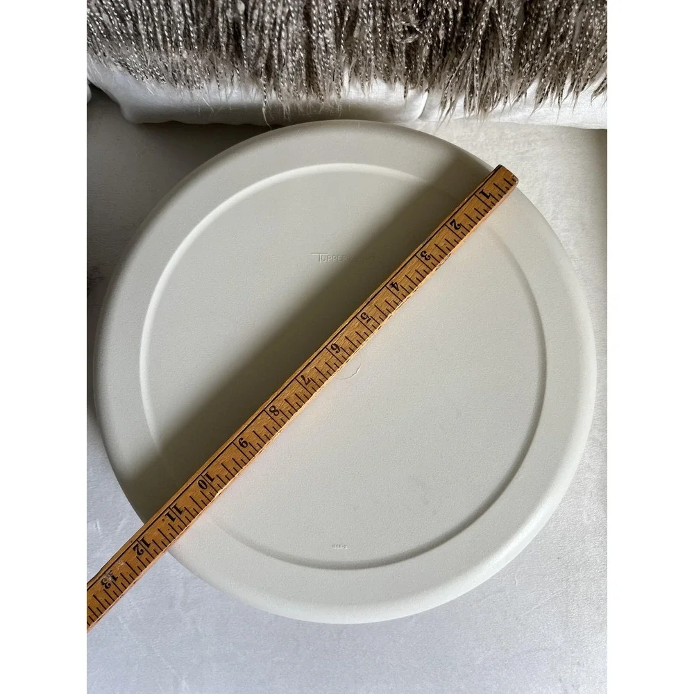 Tupperware vintage round